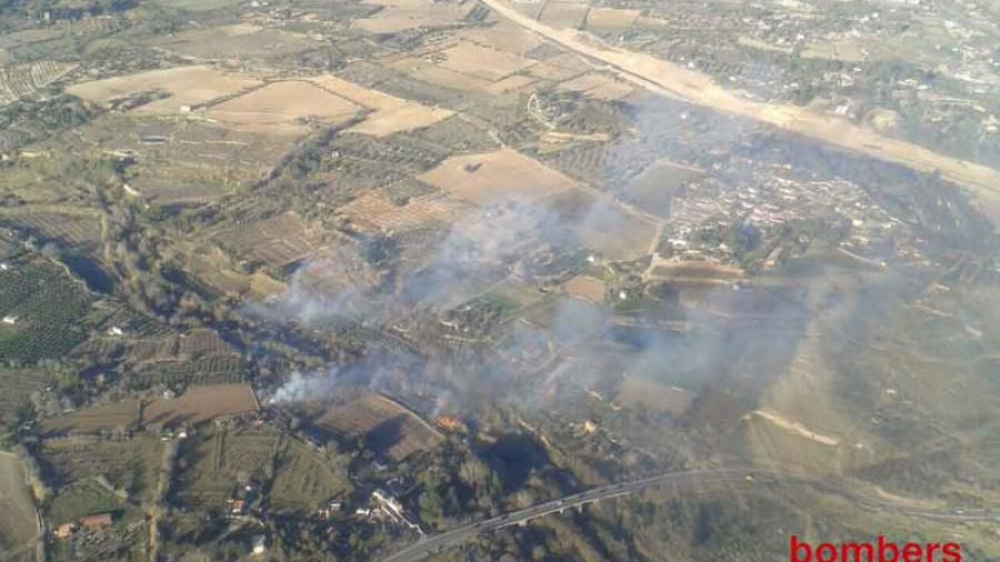 Imatge aèria de l'incendi. Foto: Bombers