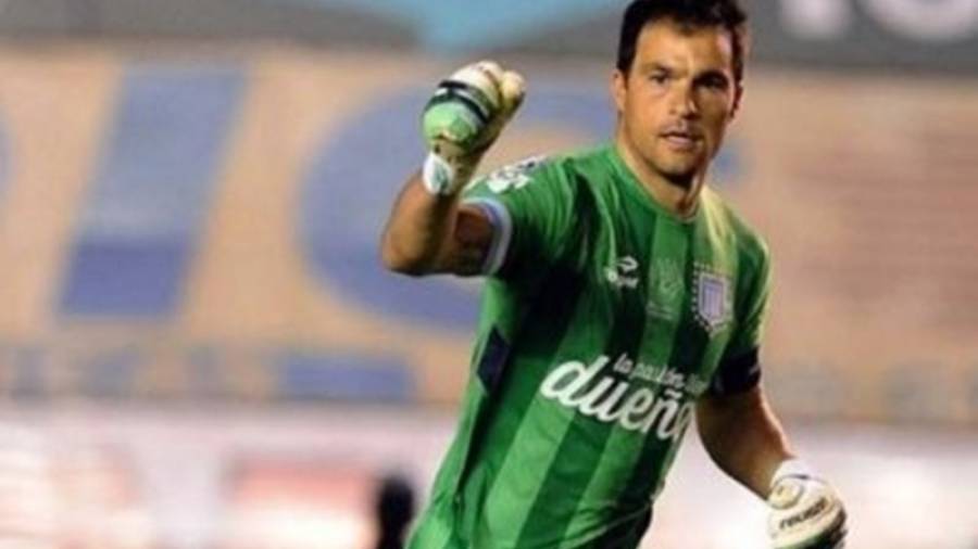 El portero Saja,de 37 años, jugó el Clausura Argentino 2016 con Racing Club. foto: instagram