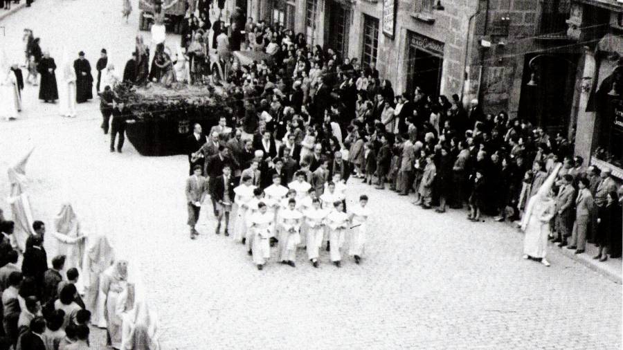 Viacrucis del Diumenge de Rams al seu pas per la plaça Prim, el 1949. FOTO: CEDIDA
