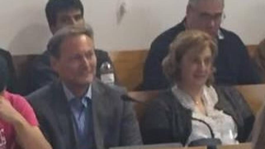 David Chatelain i Silvia Pujol en una sessi&oacute; del Consell Comarcal.