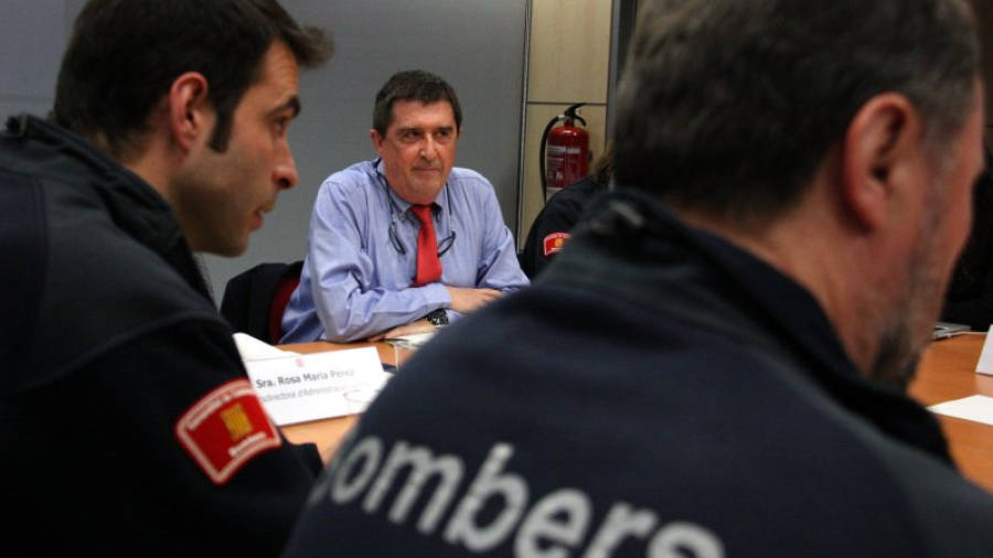 El director general de Prevenció i Extinció d'Incendis i Salvaments, Ramon Parés, durant la reunió d'aquesta tarda del Consell de Bombers Voluntaris de Catalunya. Foto: ACN