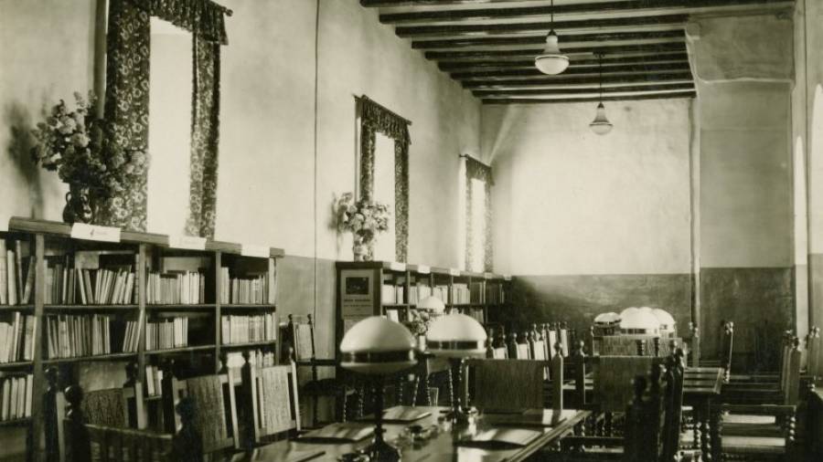 Primera ubicació de la Biblioteca Popular d\'Ulldecona, l\'any 1930. Foto: Arxiu de la Diputació de Tarragona