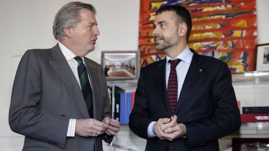 El ministro de Cultura, Íñigo Méndez de Vigo, y el conseller Santi Vila, ayer en la sede del Ministerio en Madrid. Foto: EFE