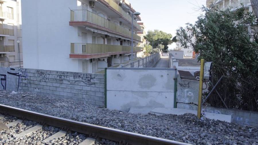 Imagen del paso de Vilafortuny, ya bloqueado con los muros de hormigón. Foto: Pere Ferré