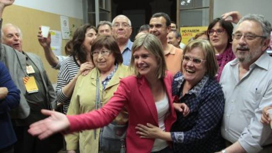 La líder de Reus Esquerra Nacional, Noemí Llauradó, celebrando los dos concejales obtenidos. Foto: Pere Ferré