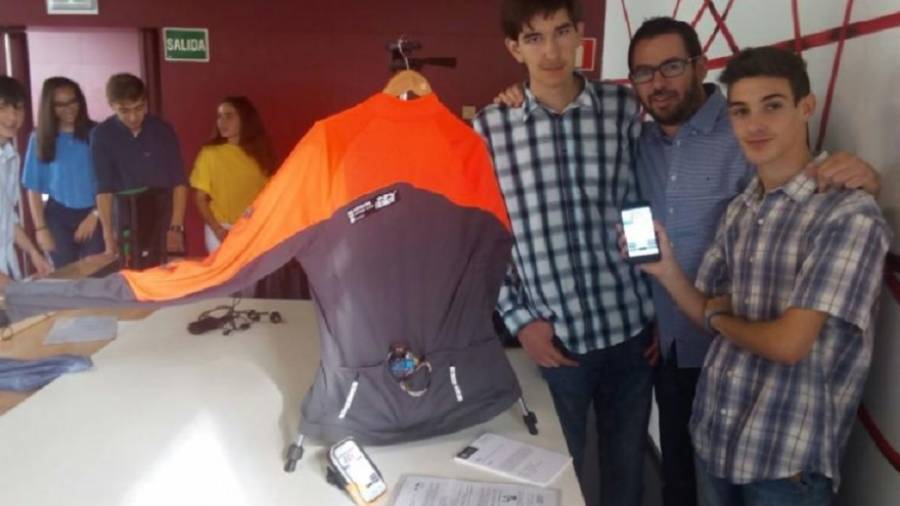 Imagen de la chaqueta inteligente presentada por alumnos del colegio Salesianos Juan XXIII de Alcoi (Alicante). FOTO: www.salesianos.edu