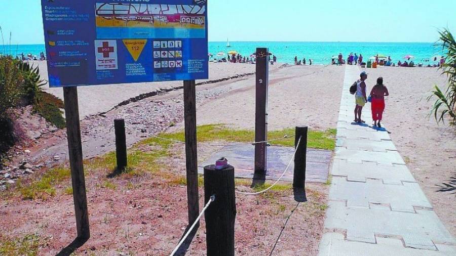La playa de El Francàs, ubicada en El Vendrell, ha aspirado a ser una de las playas españolas más accesibles. Foto: DT