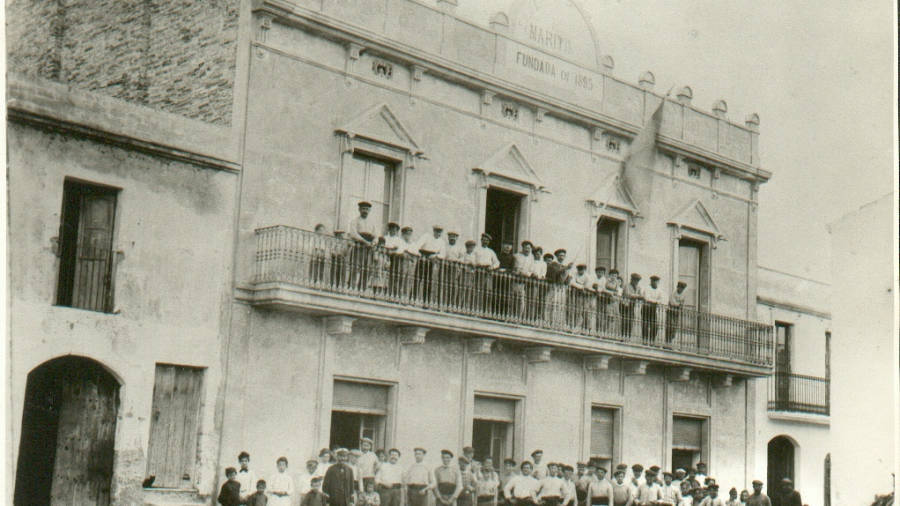 Fotografia de la Cooperativa la Mar&iacute;tima de Baix a Mar a Torredembarra a principis de segle XX. FOTO: CEDIDA