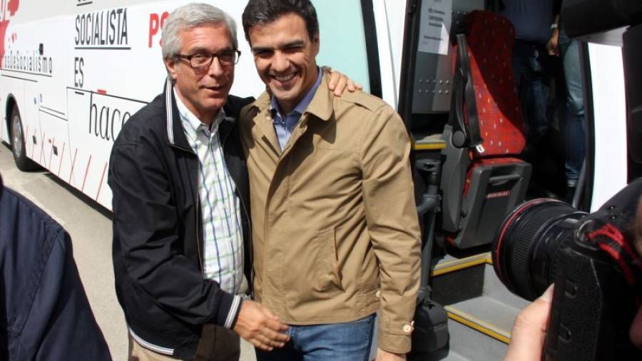 L´alcalde de Tarragona, Josep Fèlix Ballesteros (PSC), amb el secretari general del PSOE, Pedro Sánchez, el 16 d´abril de 2015. Foto: ACN
