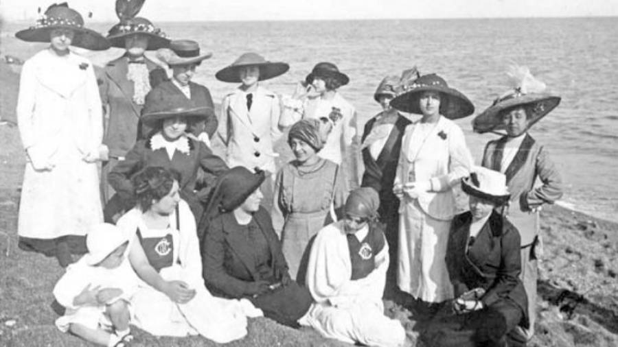 Miembros del primer club de natación femenino de España en 1921. Foto: Cedida