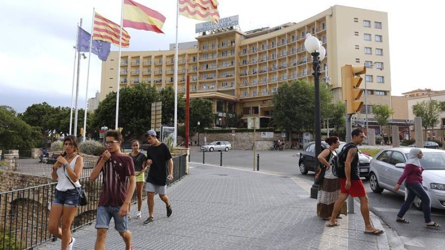 El hotel Imperial Tarraco fue durante años el referente hotelero en la ciudad de Tarragona. Foto: Pere Ferré