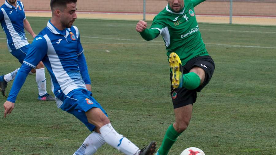 Imagen de uno de los encuentros disputados por el FC Ascó. Foto: Joan Revillas