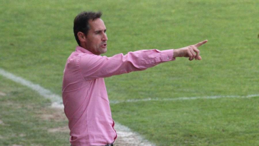 El técnico Vicente Moreno espera estampar en breve la firma a su nuevo contrato con el Nàstic. Foto: Lluís Milián