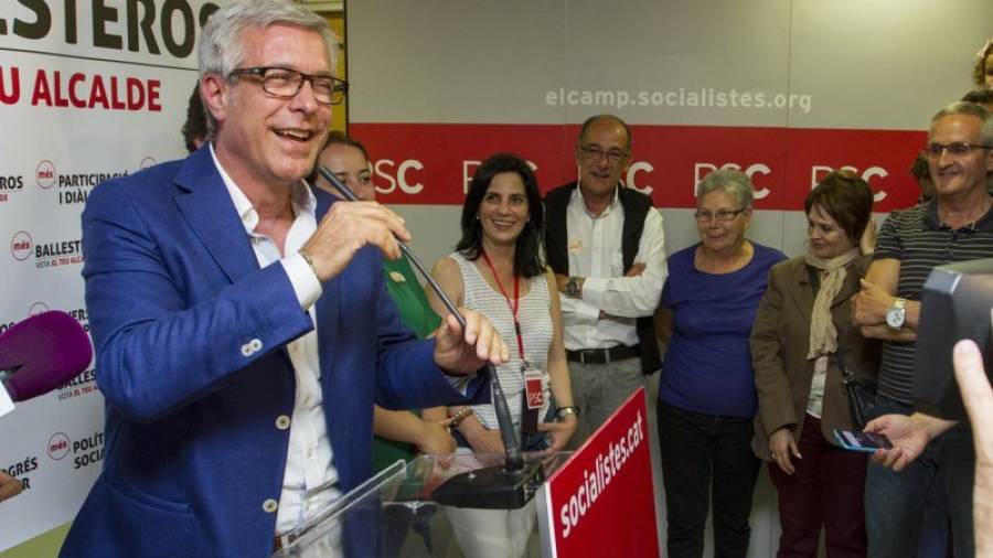 Josep Fèlix Ballesteros, celebrant els resultats electorals. Foto: Pere Ferré