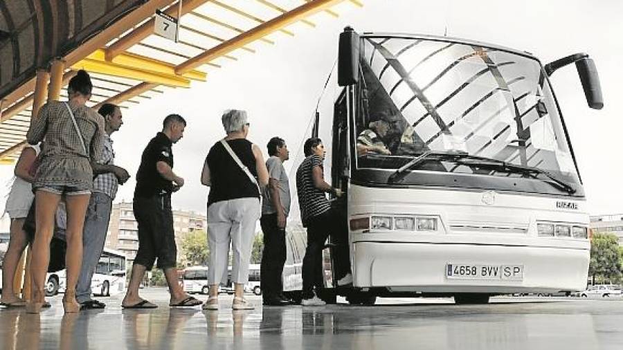 Los abonos del transporte público del Camp de Tarragona subirán un 2%. FOTO: DT