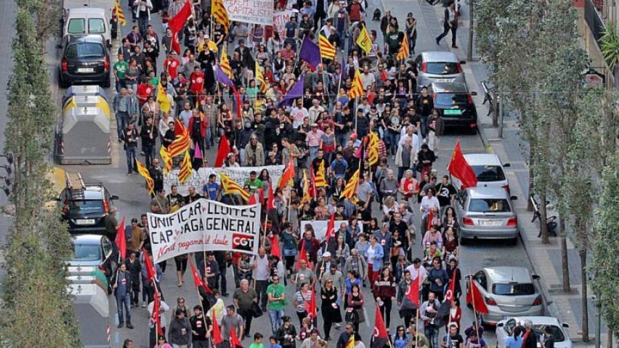 Una manifestación reciente del 1 de mayo en Tarragona, que hoy saldrá a la calle de nuevo. Foto: Lluís Milian