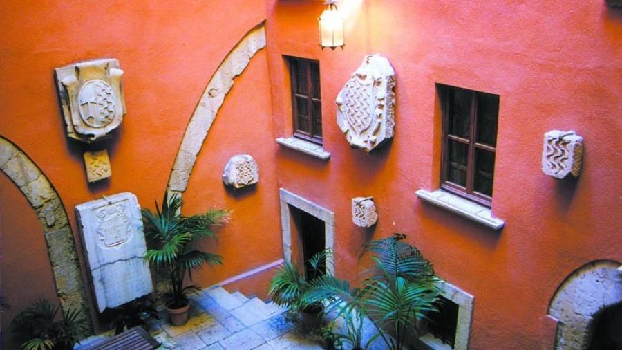 Imagen del interior de la Casa Castellarnau, que como la Casa Canals permanece cerrada al público por motivos económicos. Foto: Cedida