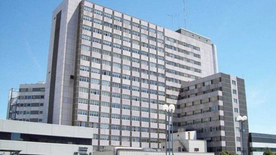 File:Hospital Universitario La Paz (Madrid) . Foto: Luis García / Wikipedia