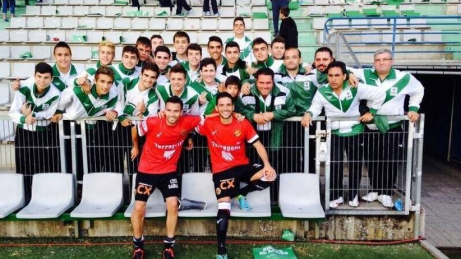 Jesús Rubio y Rocha junto a la selección extremeña Sub-16 en Ferrol, tras el primer duelo de play-off. Foto: Twitter