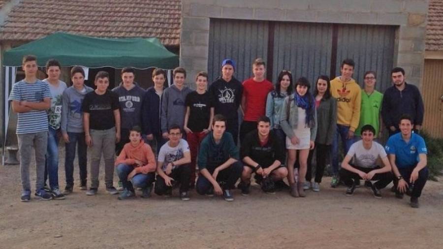 Grup des joves de l\'Espluga de Francolí que fan la demanda de tenir un espai gestionat per ells mateixos. Foto: Josep Morató