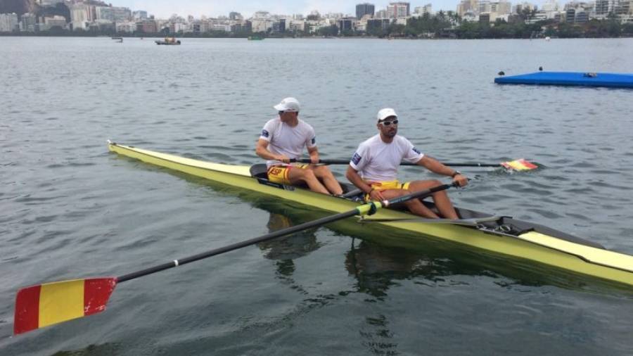 Pau Vela y Alex Sigurbjönsson, entrenando los días previos a los Juegos de Río en la laguna Rodrigo de Freitas. Foto: Federació Catalana de Rem