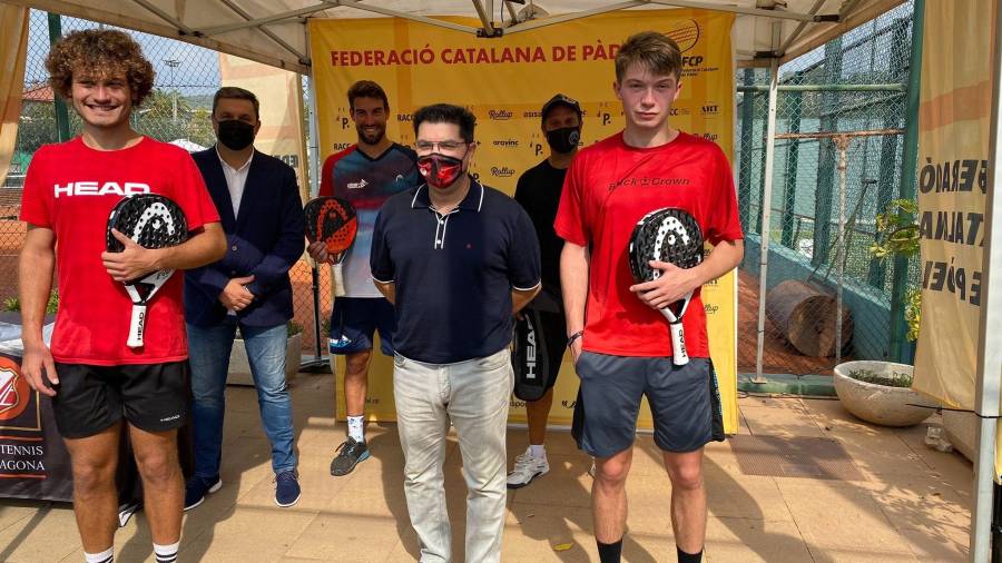 Ton Boquet y Marc Arbúcies, junto al presidente del CTT Pere Ll. Bergadà, y detrás Albert Viñas y Sergio Bursa. FOTO: FCP