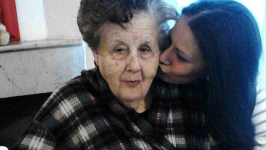 Imagen de Rosa y su nieta Tania, en una imagen de Facebook.