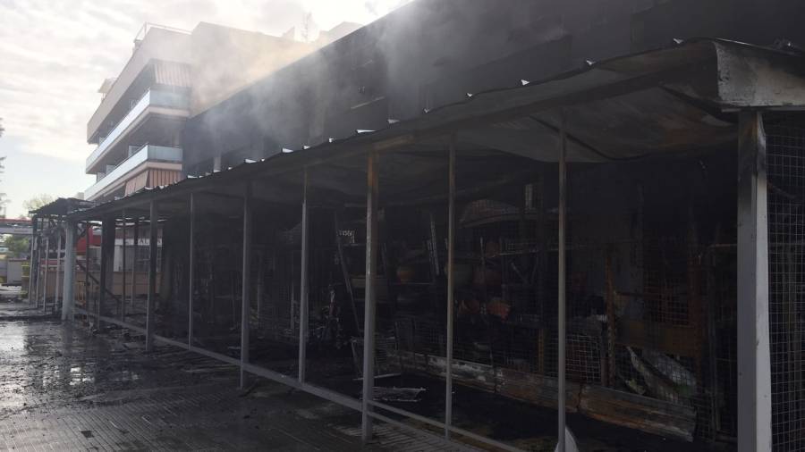 Imagen del bazar chino tras el incendio. Foto: DT