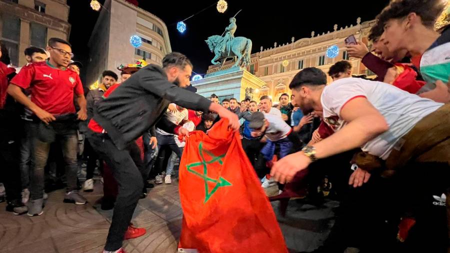 La comunidad marroquí celebra en Tarragona la victoria ante España