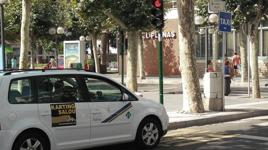 Imatge d'arxiu d'un taxi a Salou. Foto: Ajuntament de Salou