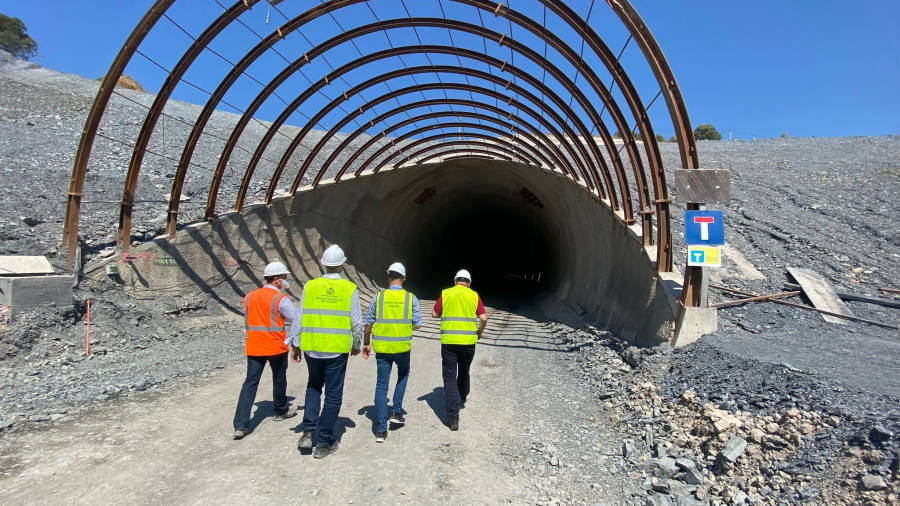 En la boca de Valls ya se ha colocado el emboquillado del nuevo túnel. FOTO: DT