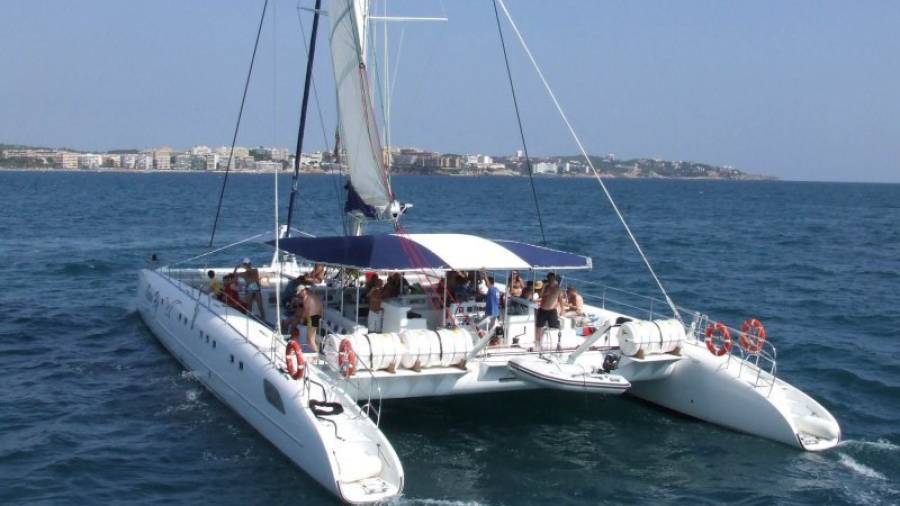 Este es el catamarán más demandado y con capacidad para 125 personas. Foto: Nits de Festa