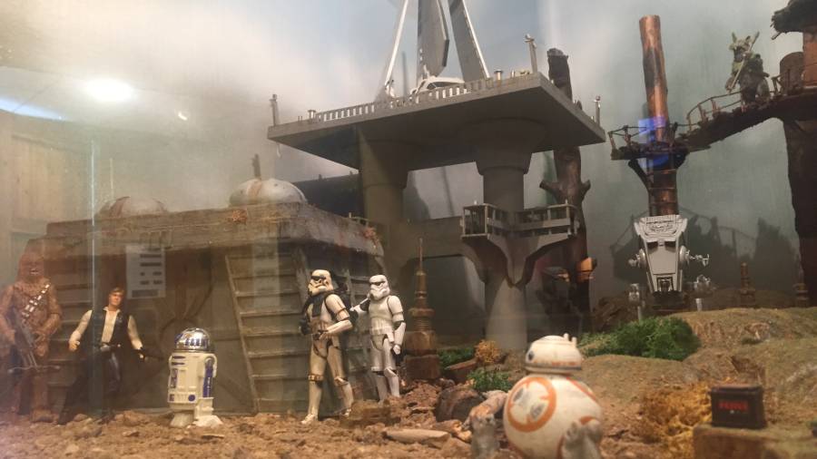 Las figuras de Star Wars en el diorama de Ferret.