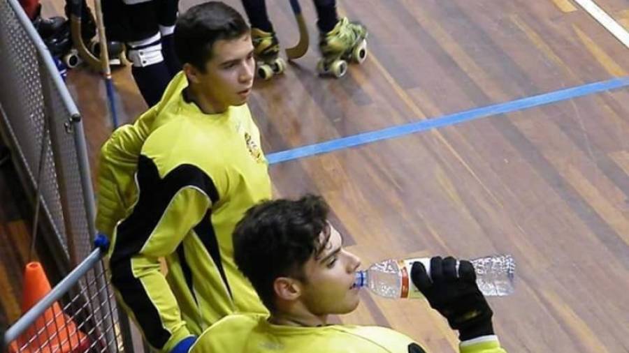 Pol Ferrer y Luka Hernández, durante un tiempo muerto de la selección. Foto: Cedida