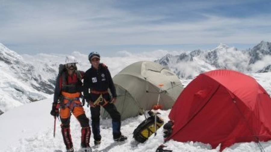 Patxi Goñi y ÒscarCadiach, durante la expedición al Kangchenjunga que compartieron en 2009. Foto: Patxi Goñi