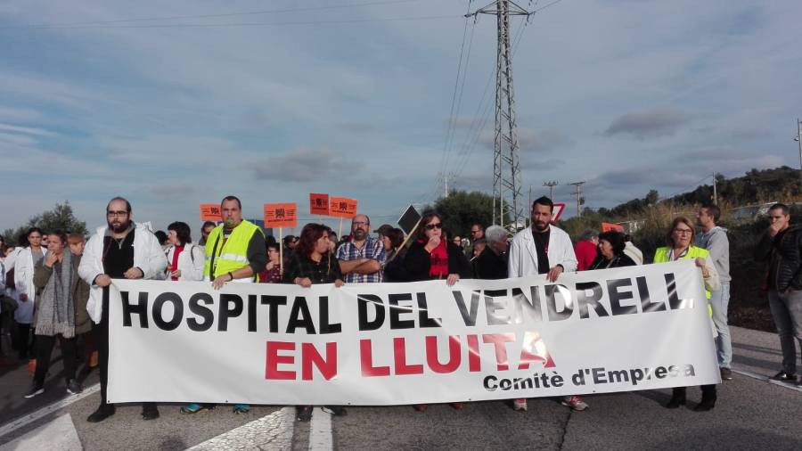 El personal del hospital en la protesta. FOTO: Gemma Armela