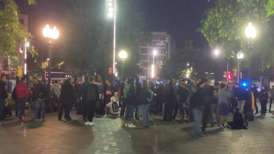 Imagen de los concentrados a primera hora de la ma&ntilde;ana en el centro de Tarragona. FOTO: N. RIU