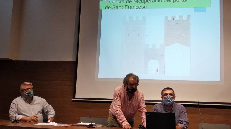 Moment de la presentaci&oacute; d'ahir: Jordi Agr&agrave;s, Josep Andreu i Josep M. Vila. Foto: &Agrave;ngel Juanpere