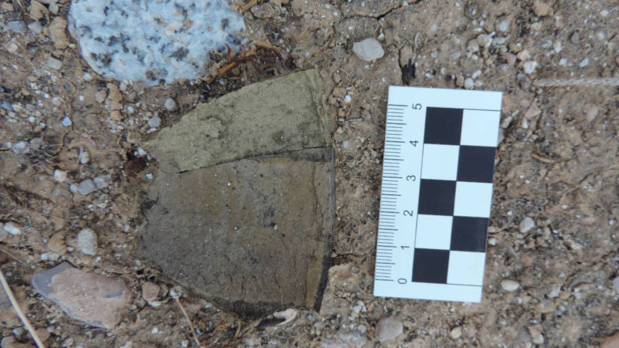 Pla detall d'unes restes de material pirot&egrave;cnic. FOTO: CEDIDA