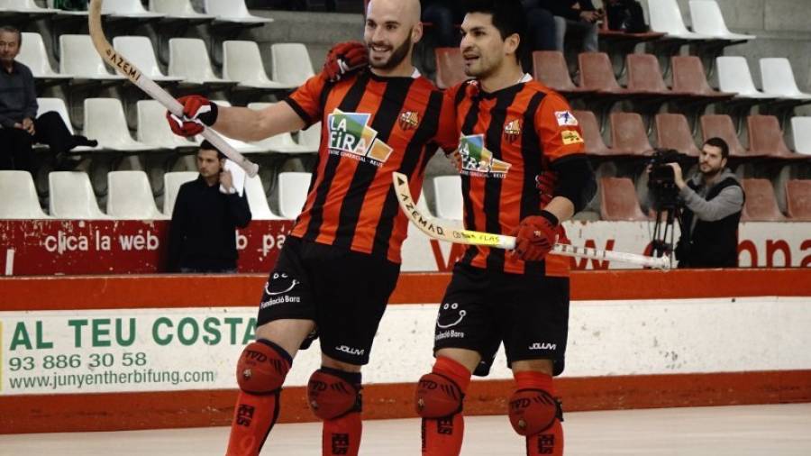 Raül Marín y Matías Platero celebran uno de los goles de ayer en Vic. Foto: Reus Deportiu