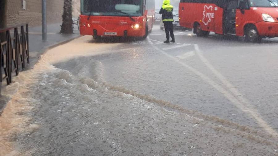 Los vecinos de Coma-ruga se quejan de que el municipio se inunde cada vez que llueve. Facebook