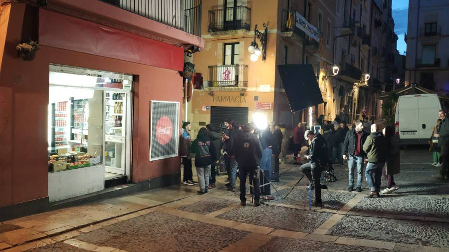 C&aacute;maras enfrente del colmado que hace esquina en la Pla&ccedil;a de les Cols de Tarragona. Foto: D.T.