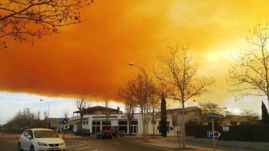 Imatge d'Igualada, que ha estat coberta per un núvol tòxic de color taronja. Foto: ACN