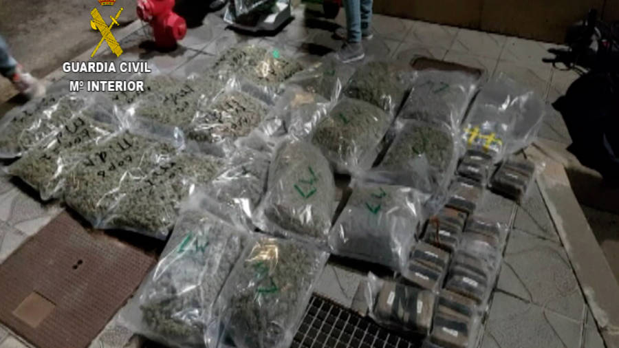 Se han intervenido un total de 102 kilos de cogollos de marihuana y&nbsp;11 de hachís. Cedida