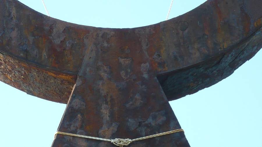 Torredembarra, obligada a desmuntar l'escultura més fotografiada del seu litoral