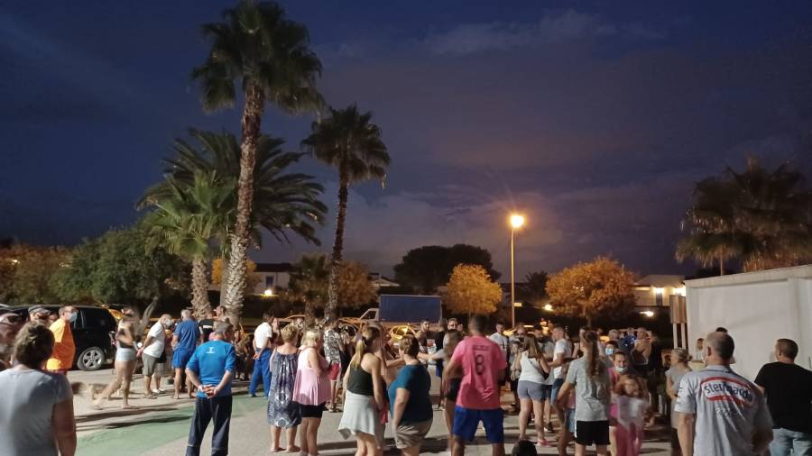 Manifestación en el camping La Corona de Cambrils.