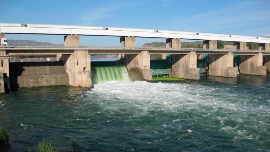 La central subministrarà 130 m3/s al cabal del riu a través de les comportes de la presa. Foto: Cedida