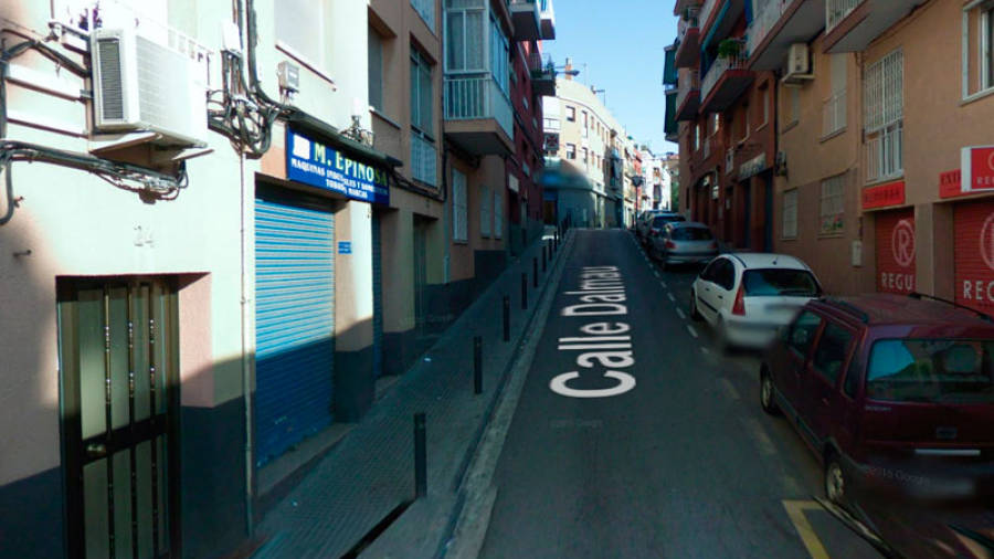 Los hechos ocurrieron en la calle Dalmau de Santa Coloma de Gramanet. Foto: Google Maps