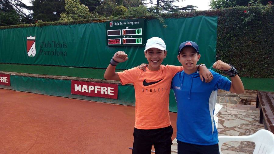 Aleix Pozo y Carlos Giraldi, campeones de Espa&ntilde;a de dobles alevines. FOTO:  Federaci&oacute; Catalana de Tennis