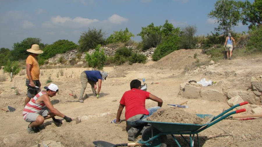 L'equip d'excavació el formen investigadors de l'ICAC i estudiants del grau d'arqueologia de l'UAB i UB. Foto: ICAC